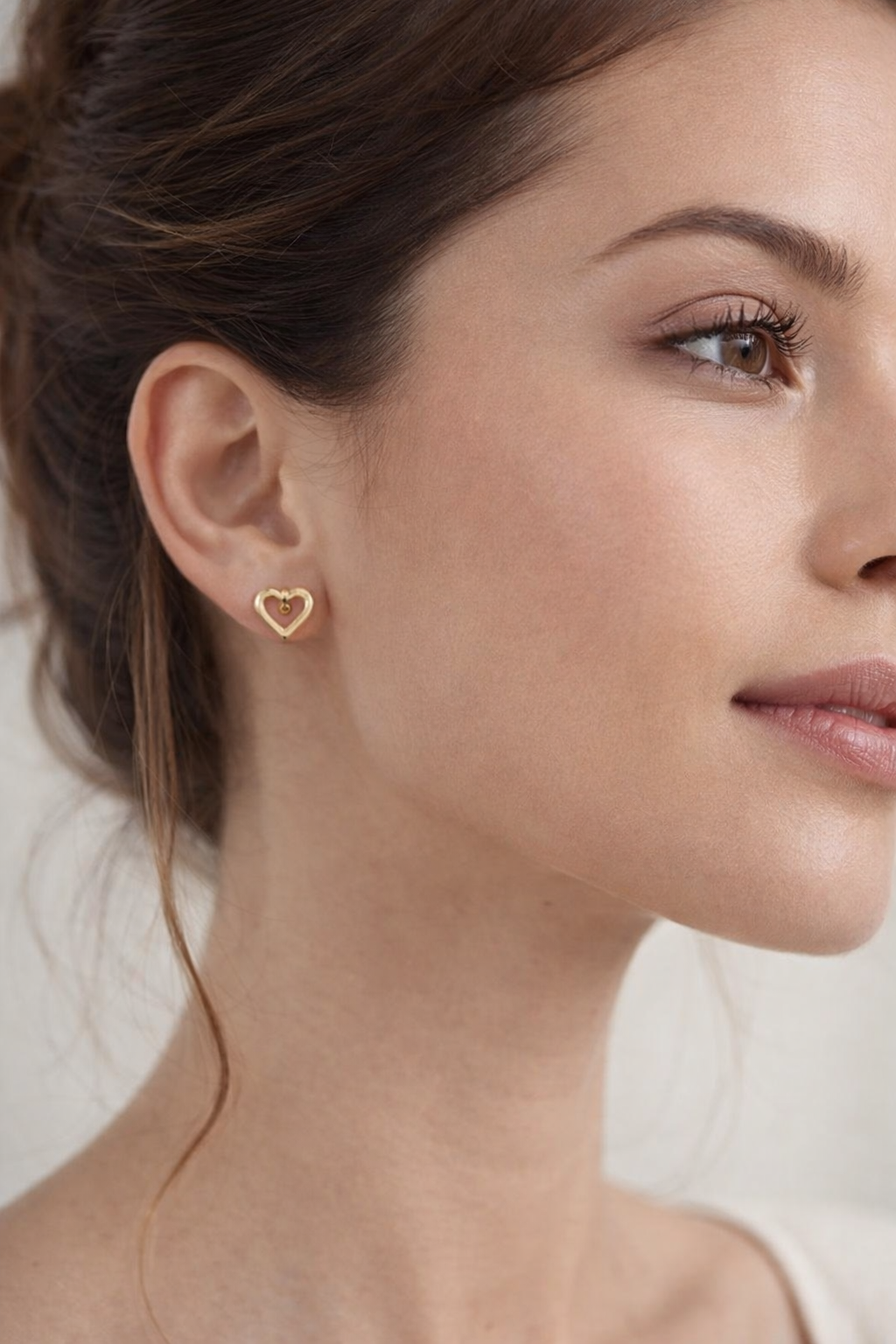 Brinco coração em ouro 18k